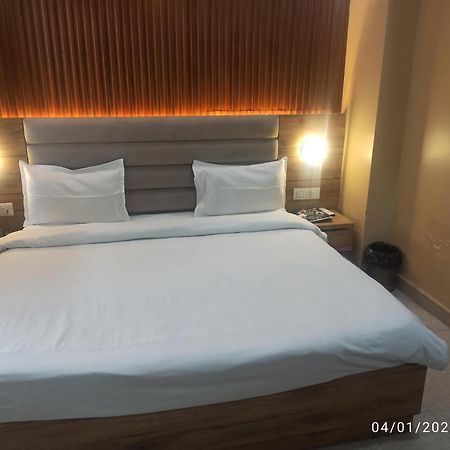 Icyhotels Hl Inn Chinhat ภายนอก รูปภาพ