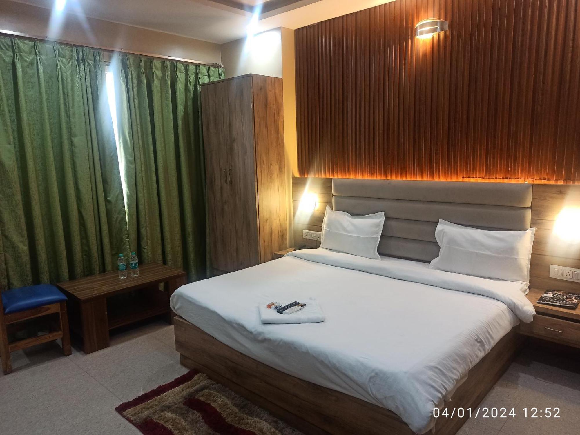 Icyhotels Hl Inn Chinhat ภายนอก รูปภาพ